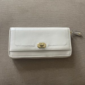 Coach Zipper Wallet Ivory